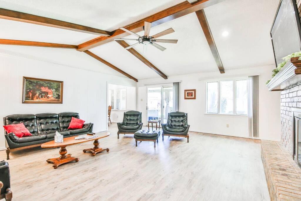 Hot Tub, Privacy, Sleeps 11 & Tons Of Space! Lubbock Exterior foto