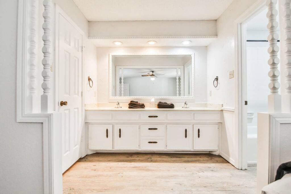 Hot Tub, Privacy, Sleeps 11 & Tons Of Space! Lubbock Exterior foto