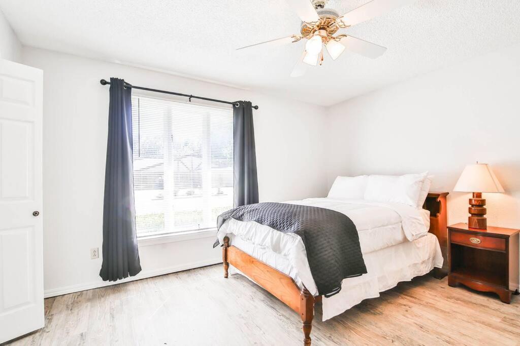 Hot Tub, Privacy, Sleeps 11 & Tons Of Space! Lubbock Exterior foto