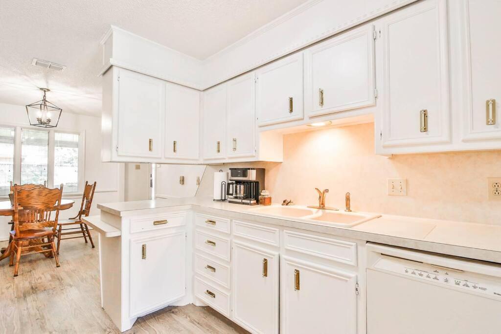 Hot Tub, Privacy, Sleeps 11 & Tons Of Space! Lubbock Exterior foto
