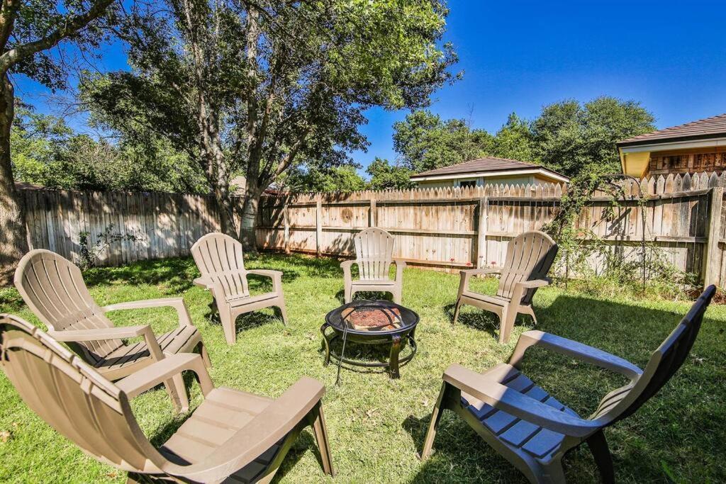 Hot Tub, Privacy, Sleeps 11 & Tons Of Space! Lubbock Exterior foto